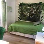 Habitacion Con Smart Tv En Piso Compartido Con Bano Privado O Compartido Malaga Sol